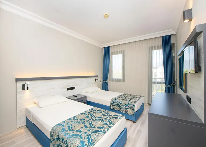 Golden Moon Otel 3*