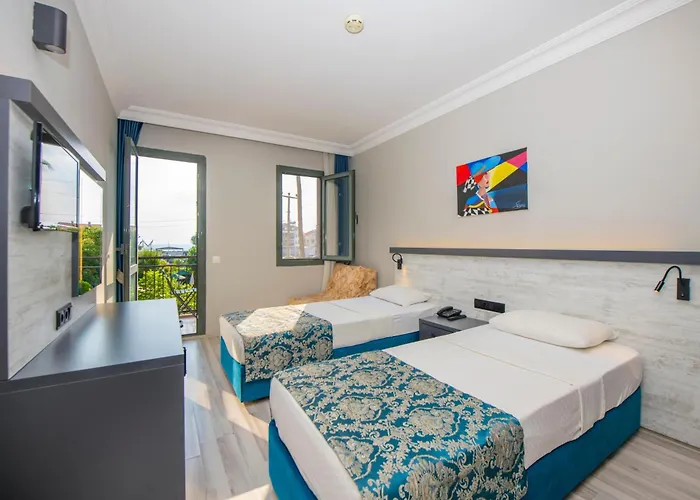 Golden Moon Otel 3*